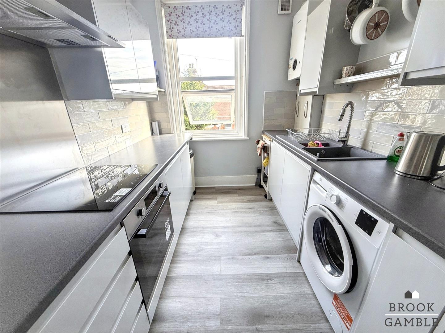 2 Bedroom Flat/Apartment. Green Street in Eastbourne,  3